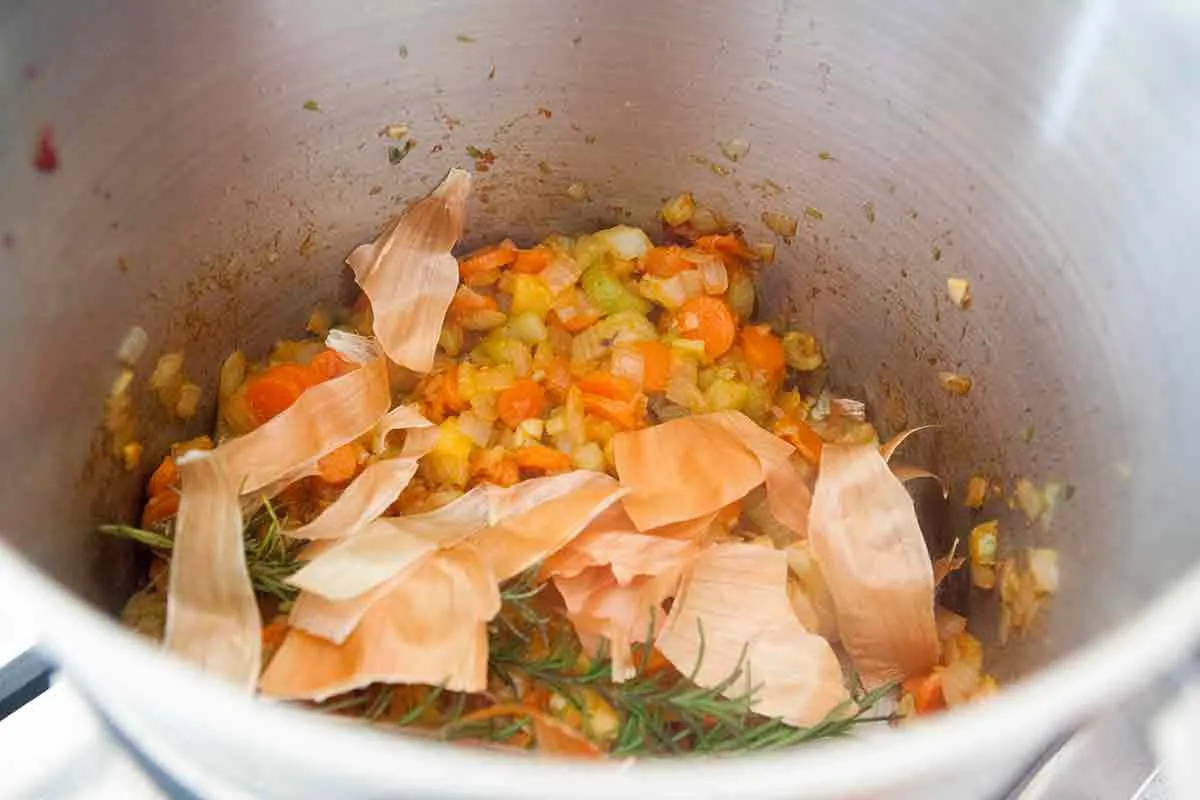 add garlic and tomato paste to vegetables to make stock